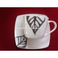 Keramische Tasse mit Untertasse